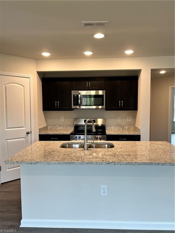 Stick/Site Built at 400 Oakwood Circle, Lexington NC 27295, Lexington, photo 3 of 10