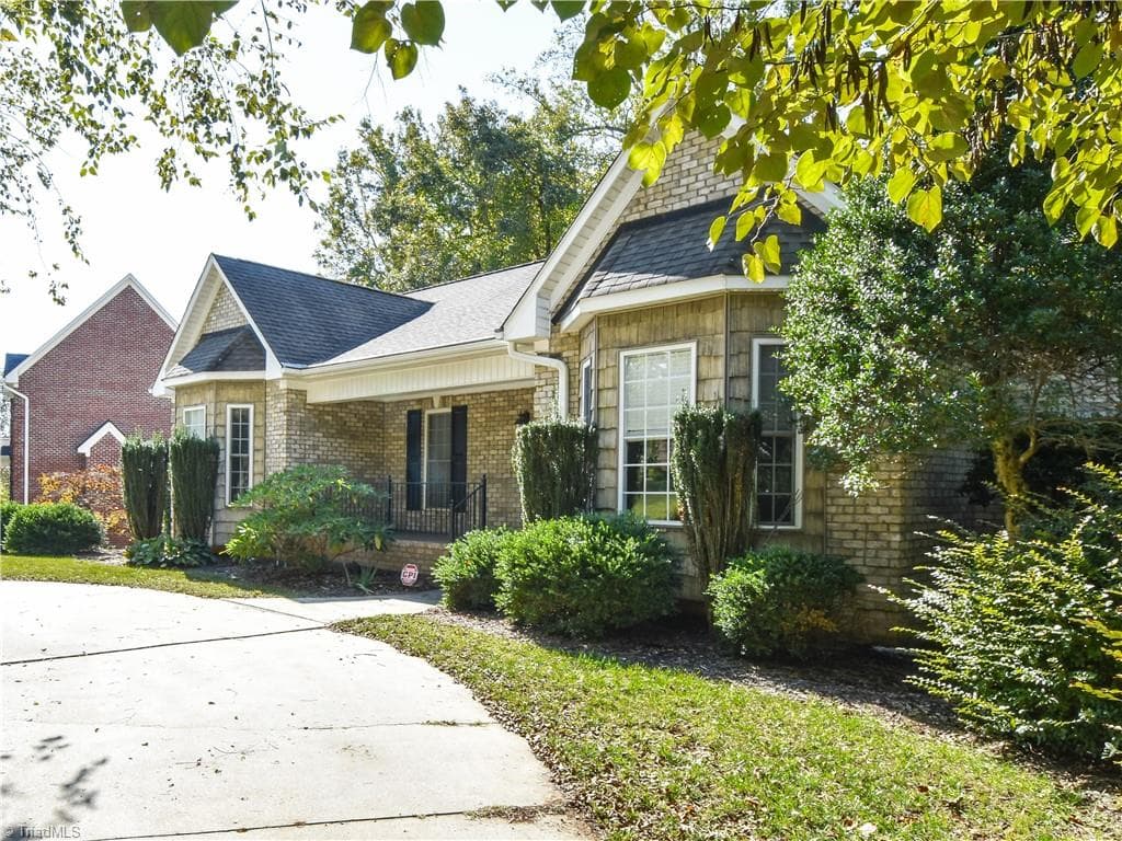 Stick/Site Built at 4634 Pebble Lake Drive, Pfafftown NC 27040, photo 3 of 36