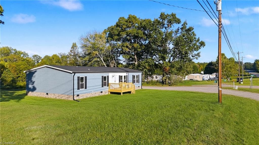 Manufactured Home at 105 Estate Drive, Statesville NC 28678, Statesville, photo 3 of 34