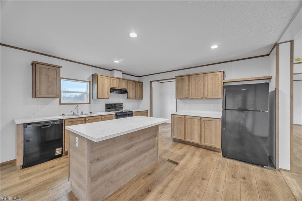 Manufactured Home at 105 Estate Drive, Statesville NC 28678, Statesville, photo 29 of 34