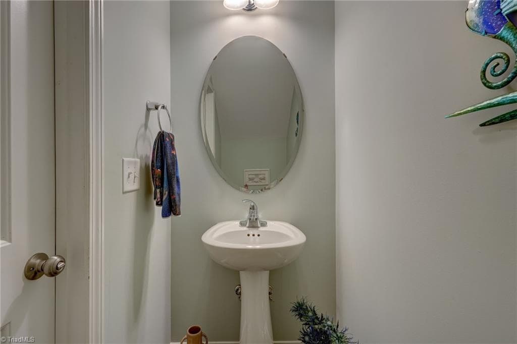 Stick/Site Built at 4045 Dunkirk Drive, Burlington NC 27215, Burlington, photo 15 of 31