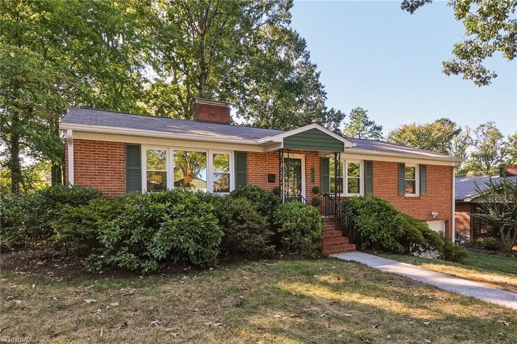 Stick/Site Built at 2716 Patricia Lane, Winston-Salem NC 27103, Winston-Salem, photo 2 of 40