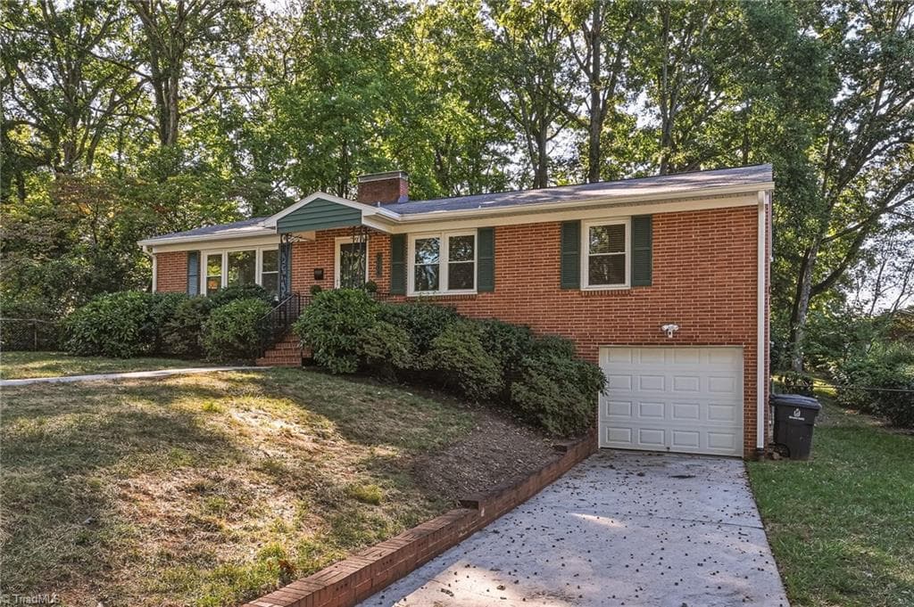 Stick/Site Built at 2716 Patricia Lane, Winston-Salem NC 27103, Winston-Salem, photo 3 of 40