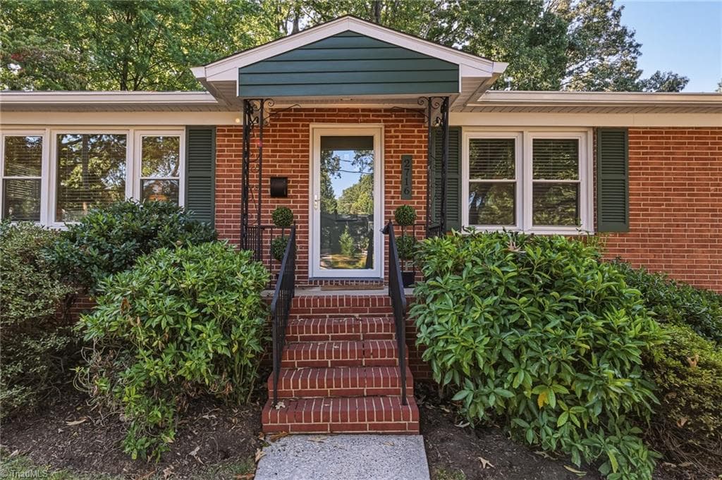 Stick/Site Built at 2716 Patricia Lane, Winston-Salem NC 27103, Winston-Salem, photo 4 of 40