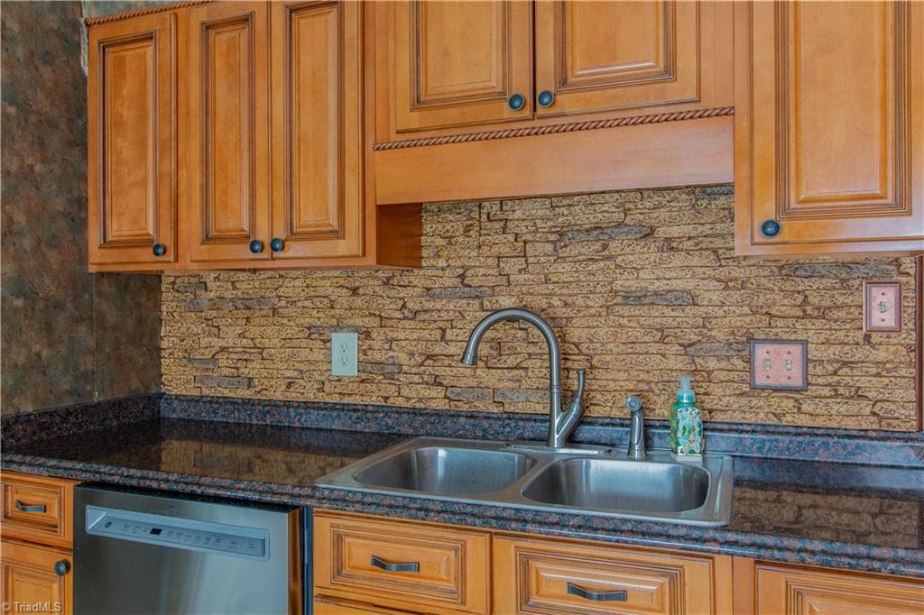 Stick/Site Built at 605 Greenvine Circle, Winston-Salem NC 27103, Winston-Salem, photo 5 of 29