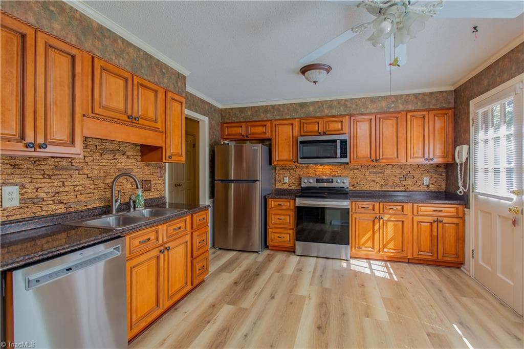 Stick/Site Built at 605 Greenvine Circle, Winston-Salem NC 27103, Winston-Salem, photo 4 of 29