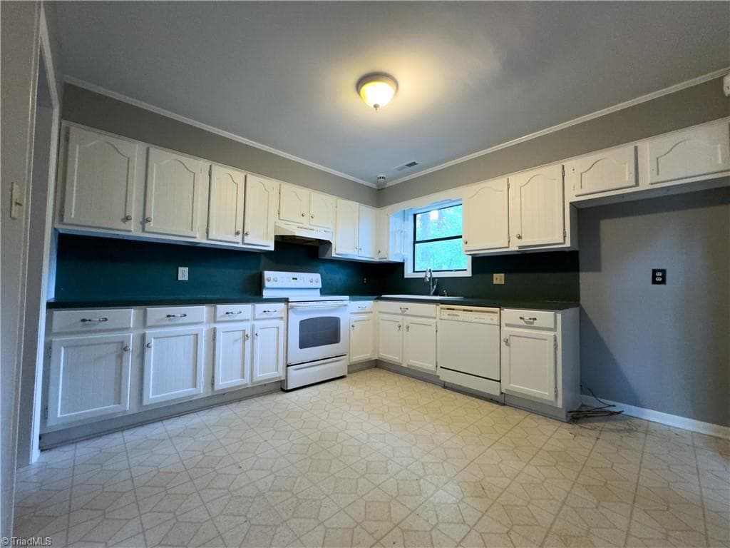 Stick/Site Built at 204 & 208 Horseshoe Bend, Winston-Salem NC 27101, Winston-Salem, photo 13 of 41