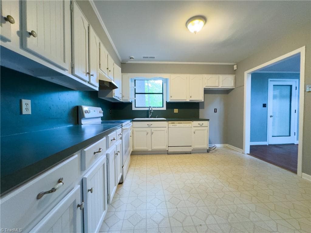 Stick/Site Built at 204 & 208 Horseshoe Bend, Winston-Salem NC 27101, Winston-Salem, photo 14 of 41