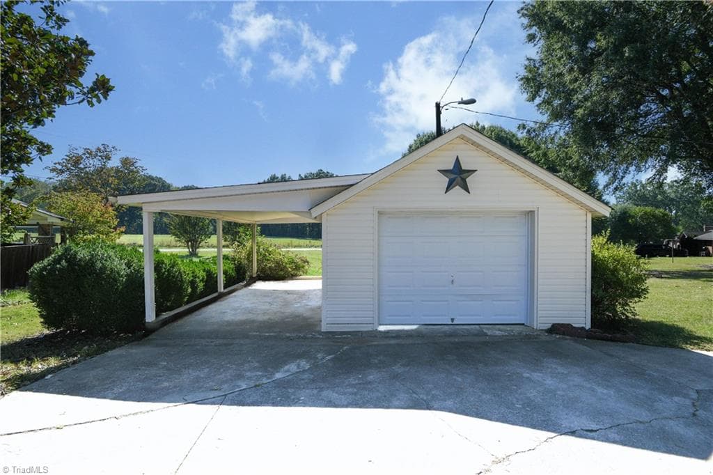 Stick/Site Built at 7378 N NC Highway 135, Mayodan NC 27027, Mayodan, photo 5 of 42