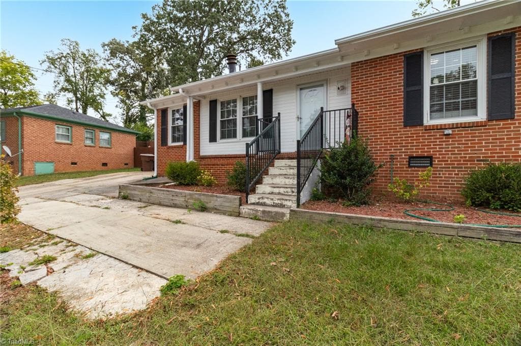 Stick/Site Built at 4119 Bramlet Place, Greensboro NC 27407, Greensboro, photo 4 of 31