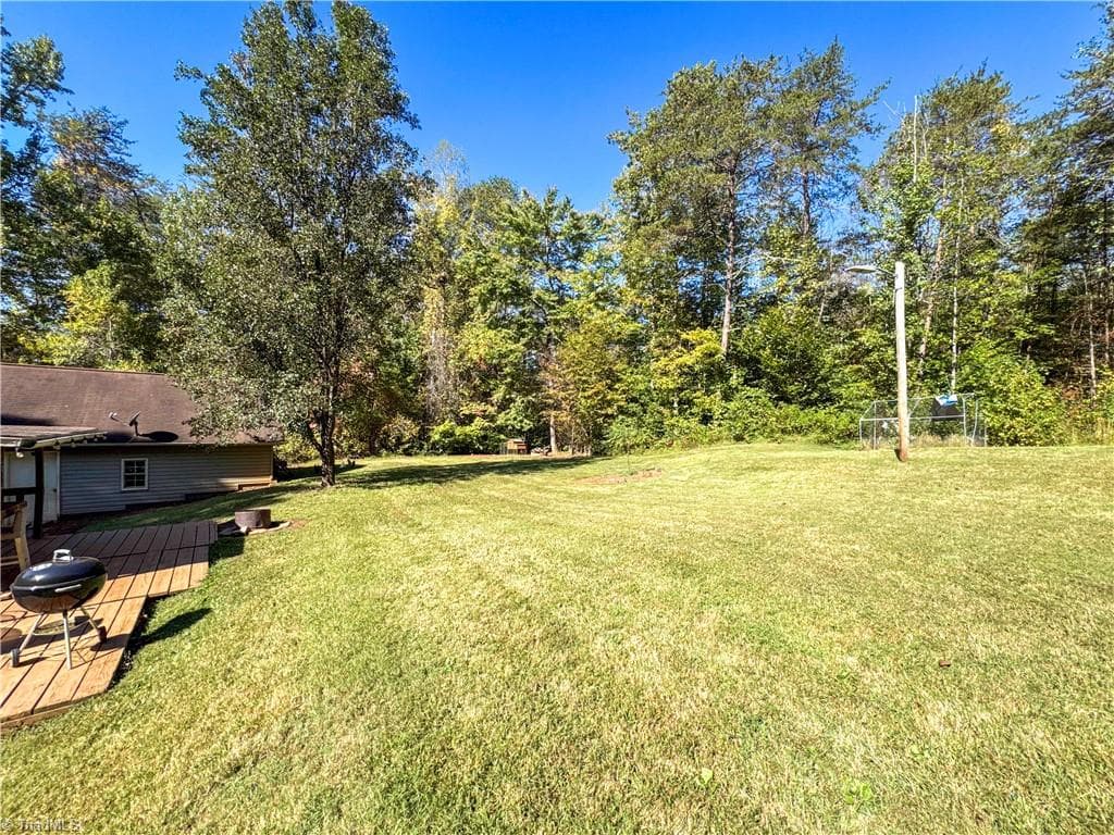 Manufactured Home at 1060 Burch Tree Road, King NC 27021, photo 17 of 25
