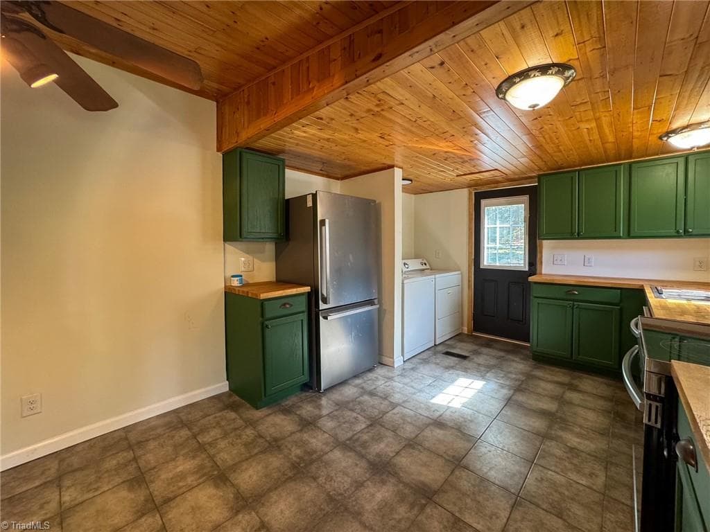 Manufactured Home at 1060 Burch Tree Road, King NC 27021, photo 7 of 25
