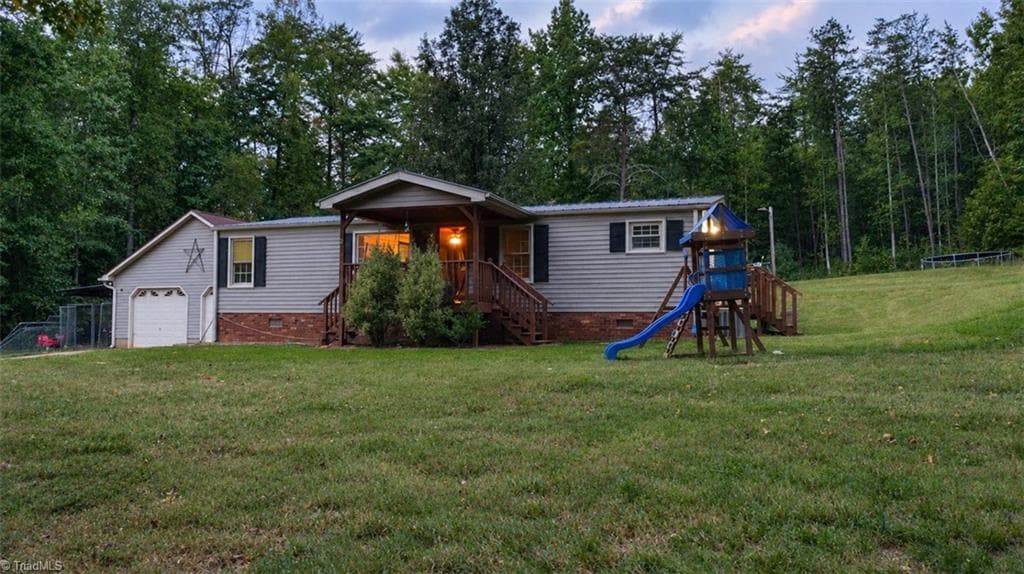 Manufactured Home at 1060 Burch Tree Road, King NC 27021, photo 20 of 25