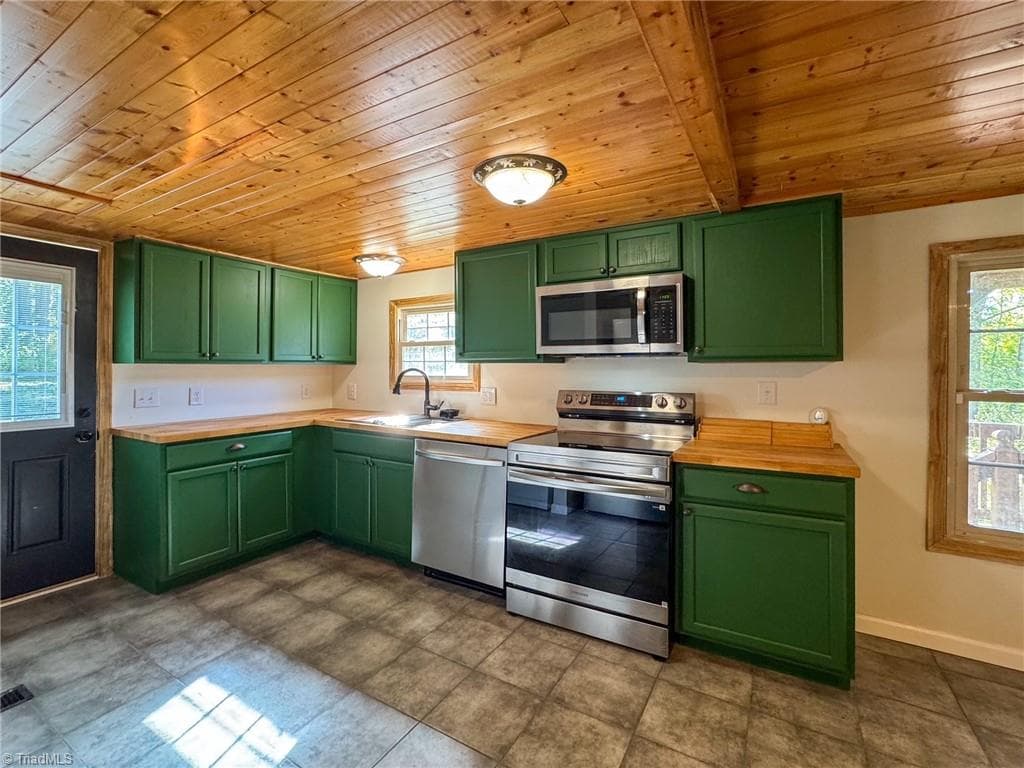 Manufactured Home at 1060 Burch Tree Road, King NC 27021, photo 8 of 25