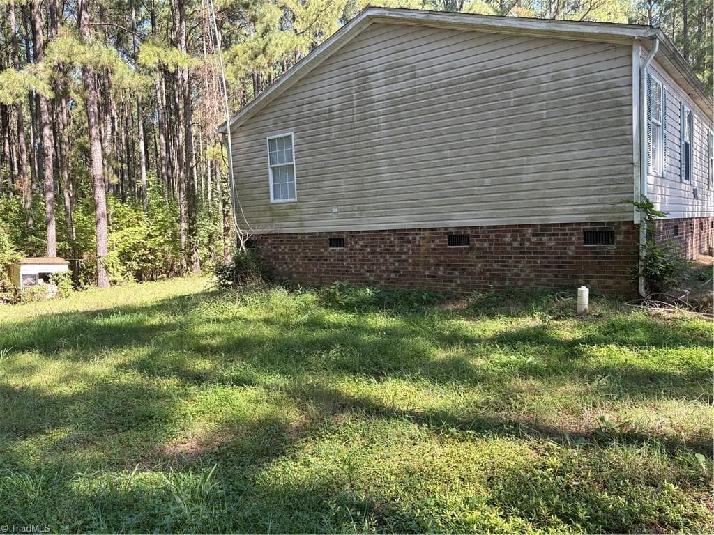 Manufactured Home at 215 Indian Springs Road, Burlington NC 27217, Burlington, photo 2 of 8