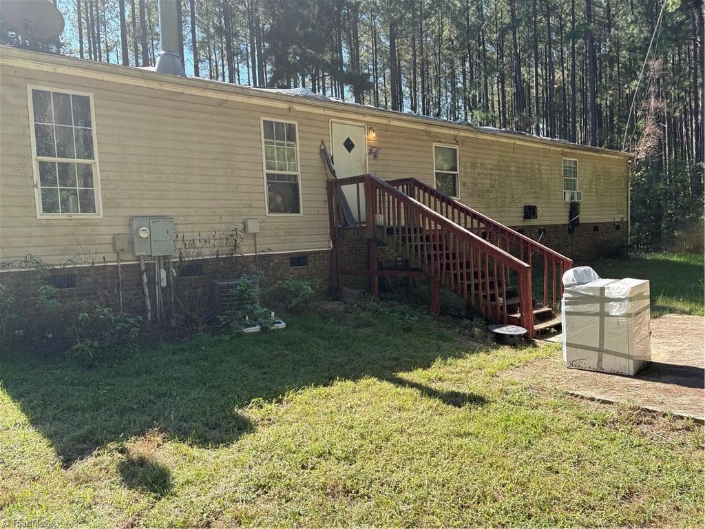 Manufactured Home at 215 Indian Springs Road, Burlington NC 27217, Burlington, photo 3 of 8