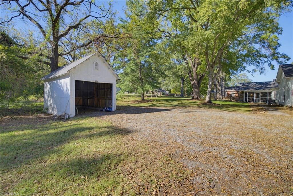 Stick/Site Built at 403 S 2nd Avenue, Mayodan NC 27027, Mayodan, photo 32 of 33