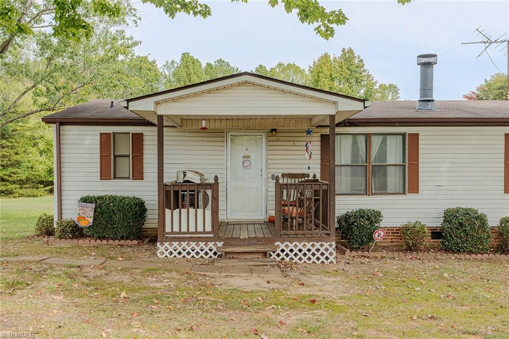 Manufactured Home at 1429 Newnam Road, Pelham NC 27311, Pelham, photo 2 of 36