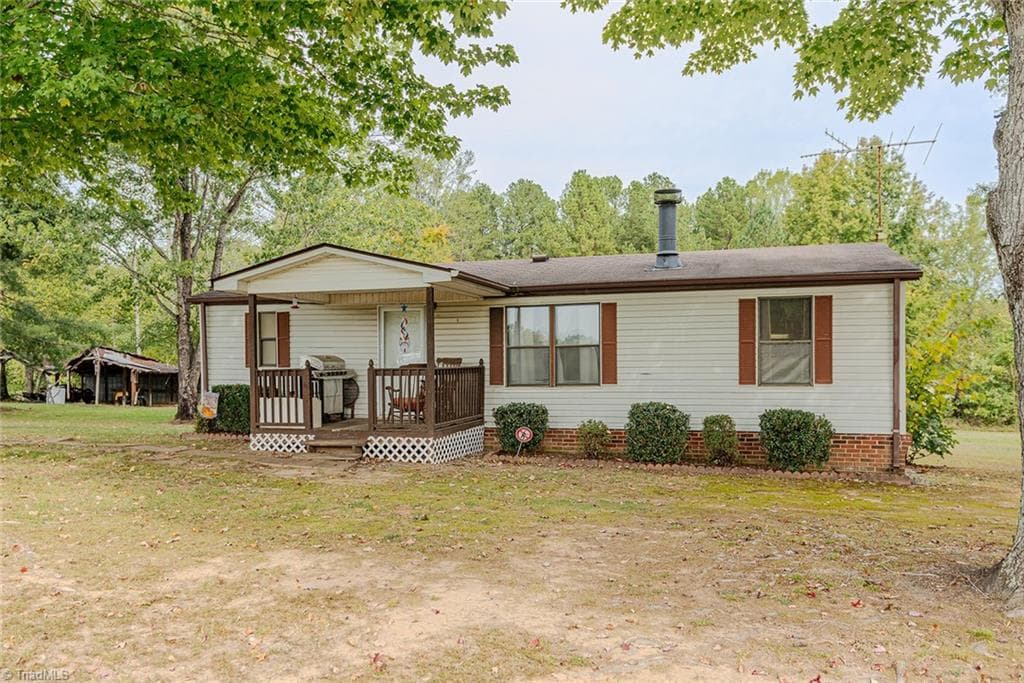 Manufactured Home at 1429 Newnam Road, Pelham NC 27311, Pelham, photo 3 of 36