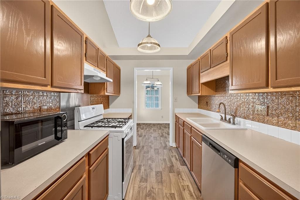 Stick/Site Built at 2035 Ardmore Village Lane, Winston-Salem NC 27127, Winston-Salem, photo 13 of 32