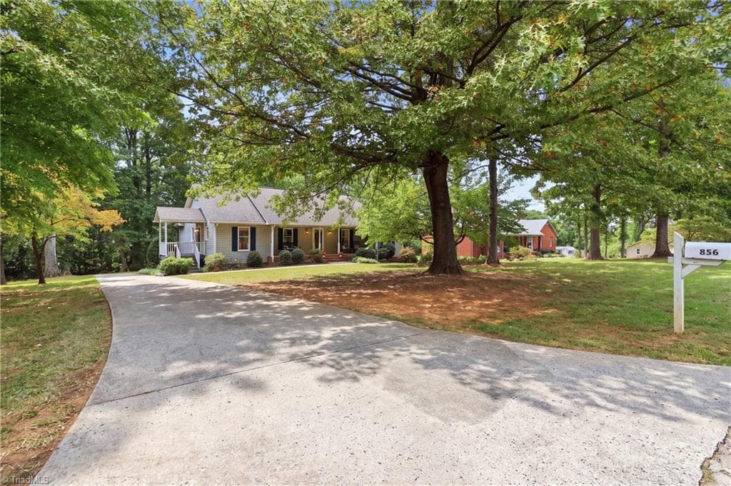 Stick/Site Built at 856 Lakeview Drive, Thomasville NC 27360, Thomasville, photo 27 of 37
