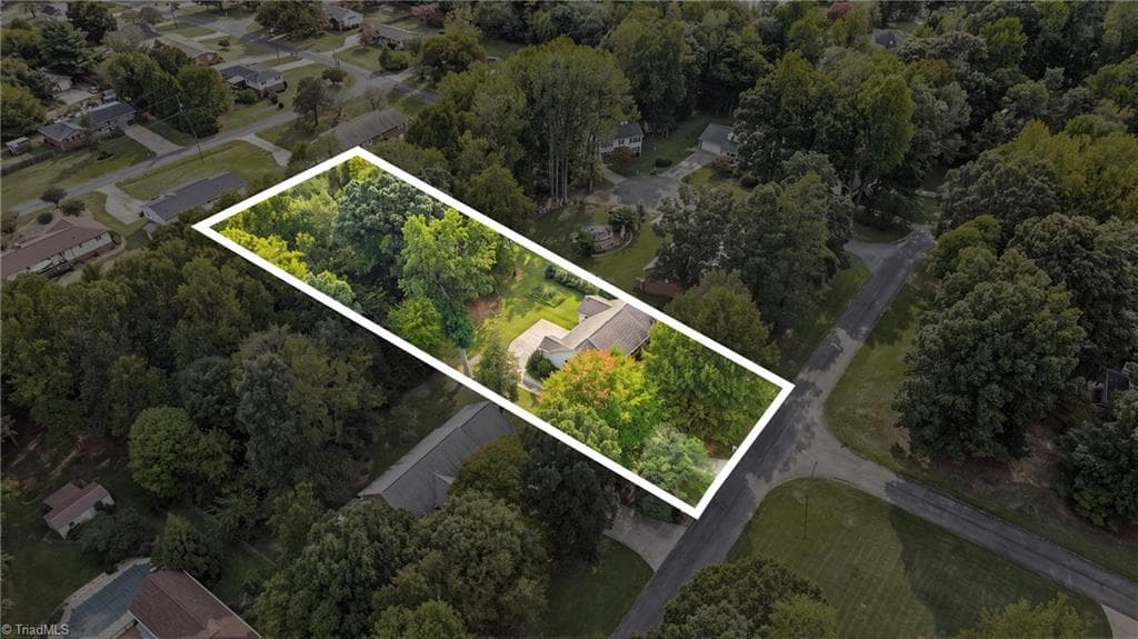 Stick/Site Built at 856 Lakeview Drive, Thomasville NC 27360, Thomasville, photo 36 of 37