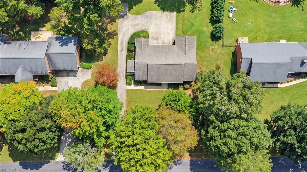Stick/Site Built at 856 Lakeview Drive, Thomasville NC 27360, Thomasville, photo 34 of 37