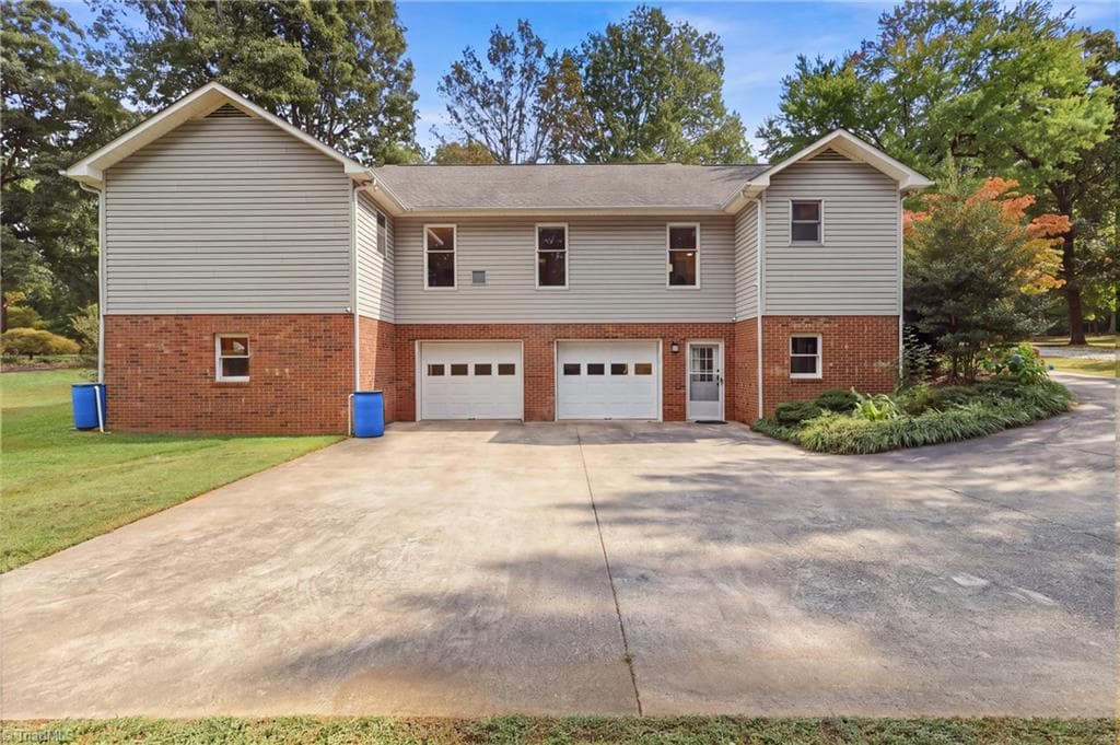 Stick/Site Built at 856 Lakeview Drive, Thomasville NC 27360, Thomasville, photo 33 of 37