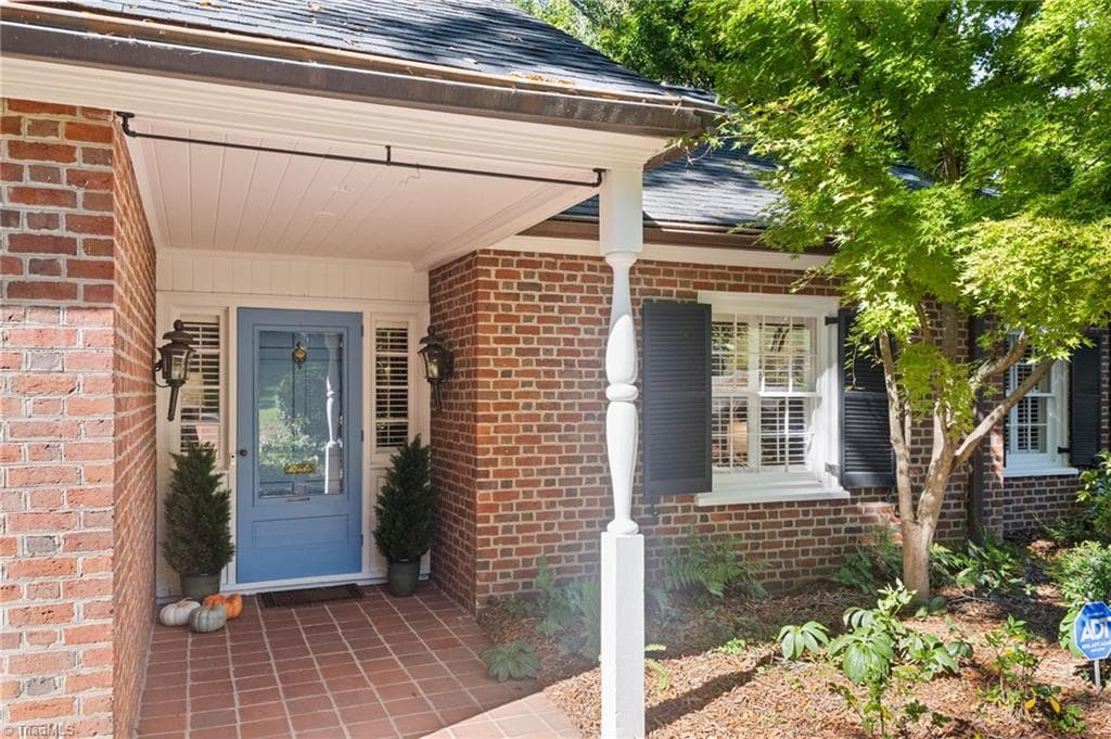 Stick/Site Built at 1010 Kenleigh Circle, Winston-Salem NC 27106, photo 2 of 47