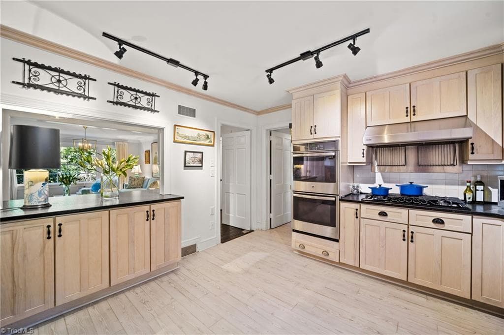 Stick/Site Built at 1010 Kenleigh Circle, Winston-Salem NC 27106, photo 12 of 47