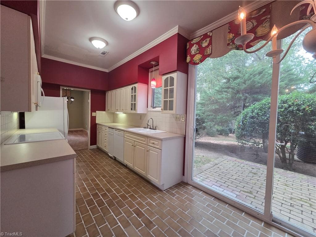 Stick/Site Built at 203 Forest View Court, Winston-Salem NC 27104, Winston-Salem, photo 12 of 25