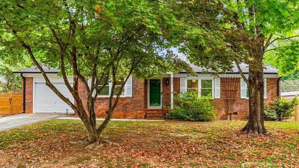 Stick/Site Built at 2607 New Garden Road E, Greensboro NC 27455, Greensboro, photo 2 of 29