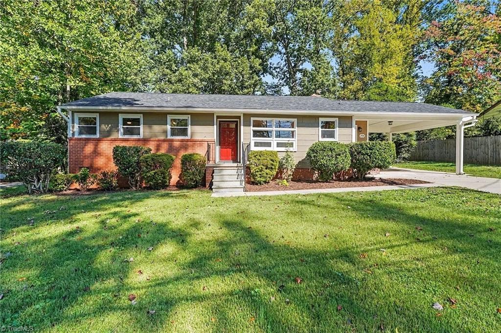 Stick/Site Built at 3708 Parkwood Drive, Greensboro NC 27403, Greensboro, photo 3 of 27