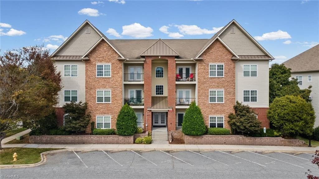 6831 Hanesbrook Circle # 104, Clemmons NC 27012