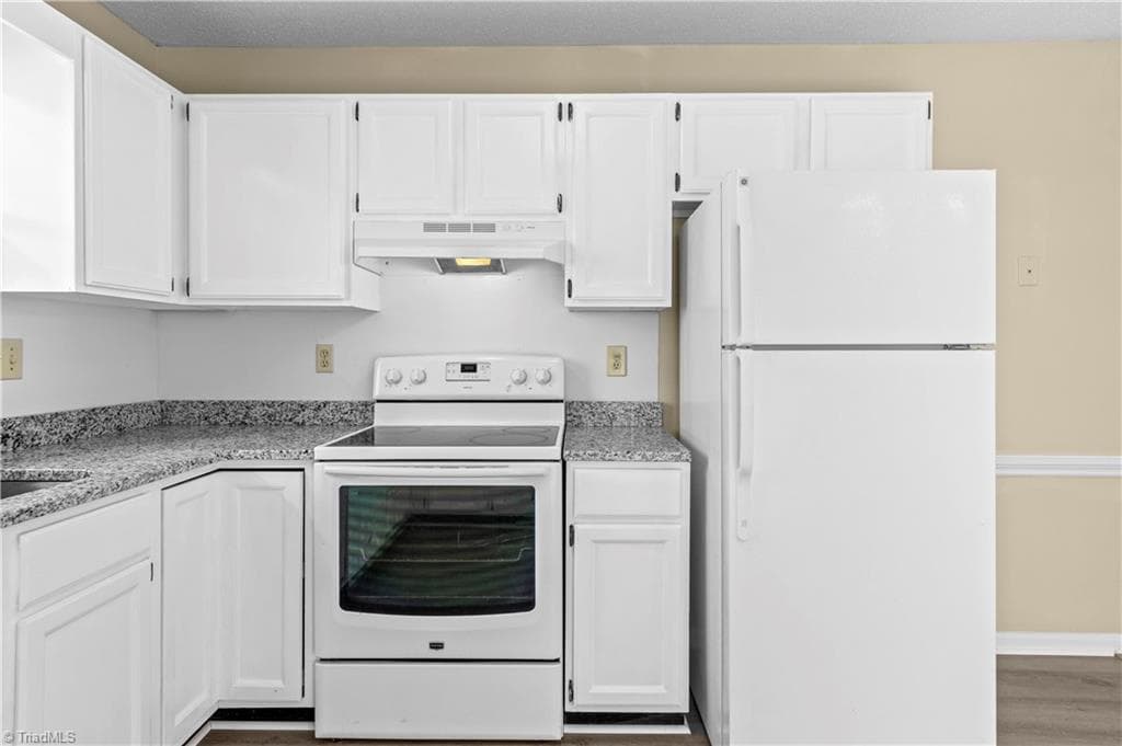 Stick/Site Built at 65 Carrisbrooke Lane, Winston-Salem NC 27104, Winston-Salem, photo 8 of 30