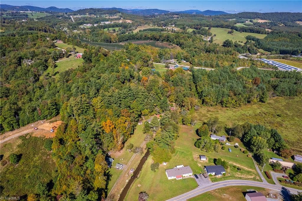 Manufactured Home at 99 Lynn Lane, Glade Valley NC 28627, Glade Valley, photo 20 of 45
