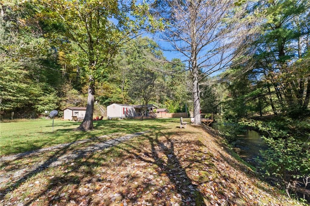 Manufactured Home at 99 Lynn Lane, Glade Valley NC 28627, Glade Valley, photo 19 of 45