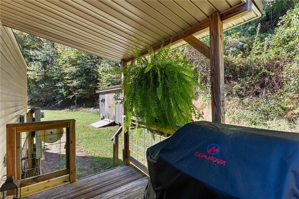 Manufactured Home at 99 Lynn Lane, Glade Valley NC 28627, Glade Valley, photo 25 of 45
