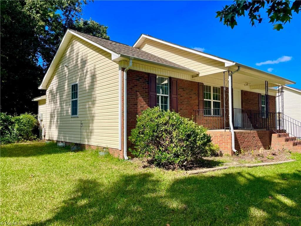 Stick/Site Built at 797 Carrieland Drive, Greensboro NC 27405, Greensboro, photo 33 of 35