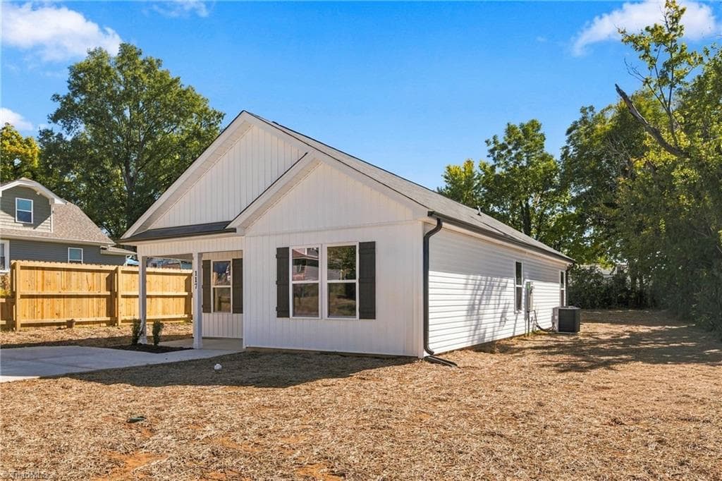 Stick/Site Built at 117 Briggs Place, High Point NC 27262, High Point, photo 2 of 29