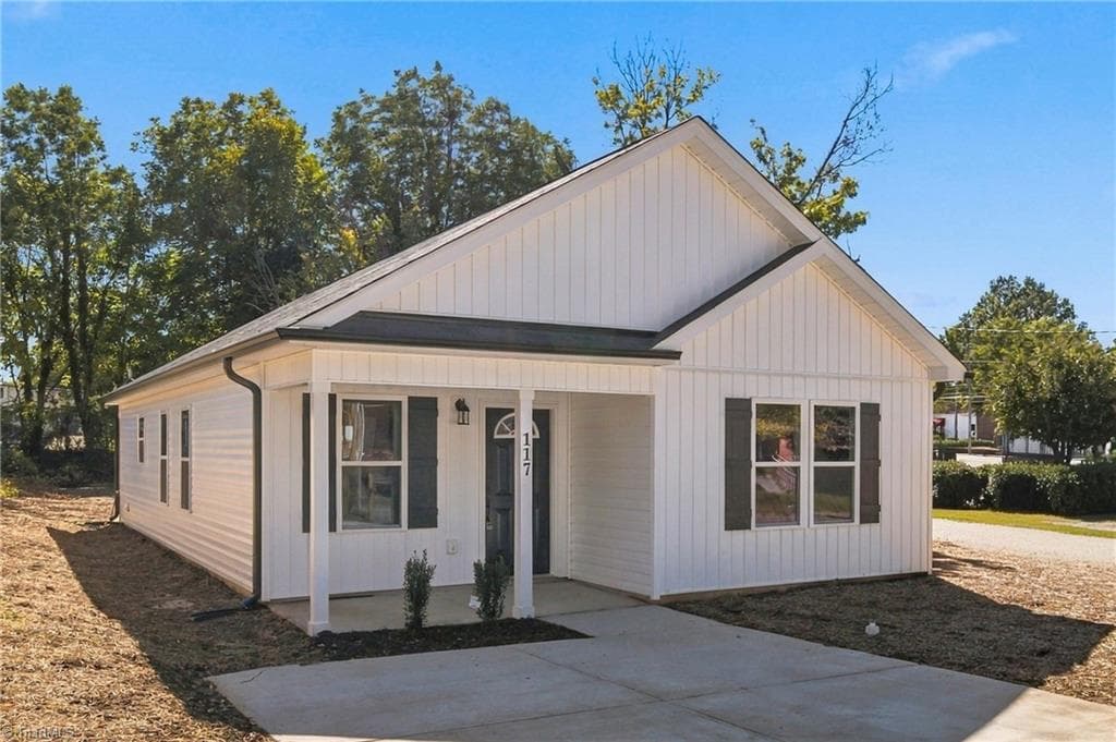 Stick/Site Built at 117 Briggs Place, High Point NC 27262, High Point, photo 3 of 29