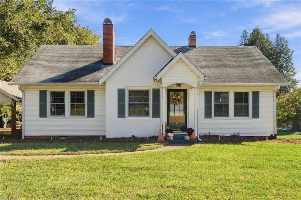 455 S Peace Haven Road, Winston-Salem NC 27103