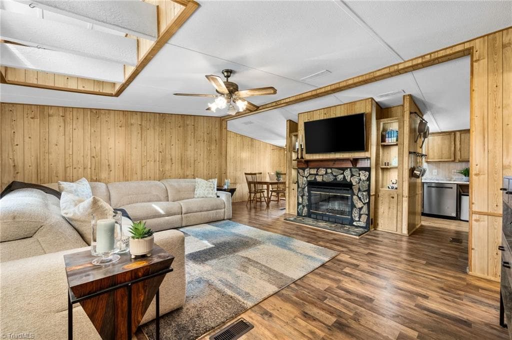 Manufactured Home at 227 Mountain Lake Drive, Boomer NC 28606, Boomer, photo 7 of 49