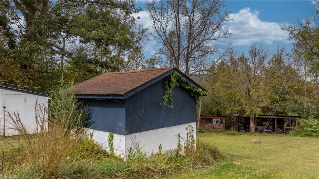 Manufactured Home at 227 Mountain Lake Drive, Boomer NC 28606, Boomer, photo 25 of 49