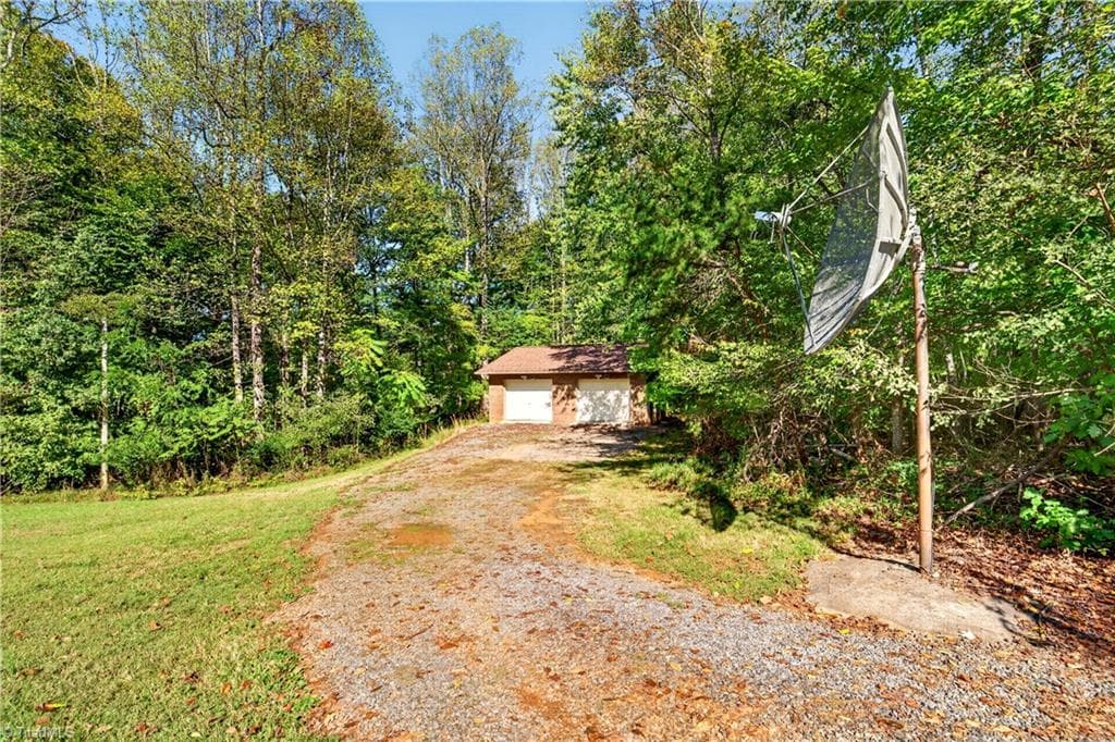 Manufactured Home at 1575 Rhodes Loop, Madison NC 27025, Madison, photo 6 of 50