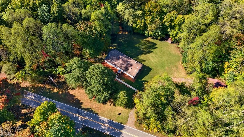 Manufactured Home at 1575 Rhodes Loop, Madison NC 27025, Madison, photo 13 of 50