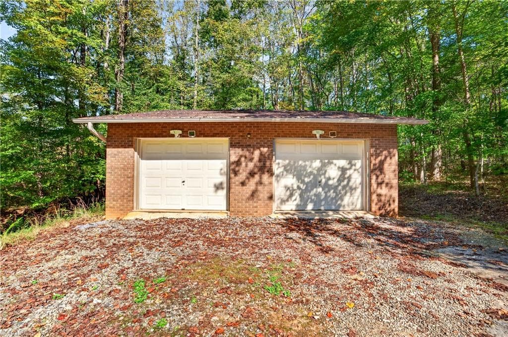 Manufactured Home at 1575 Rhodes Loop, Madison NC 27025, Madison, photo 7 of 50