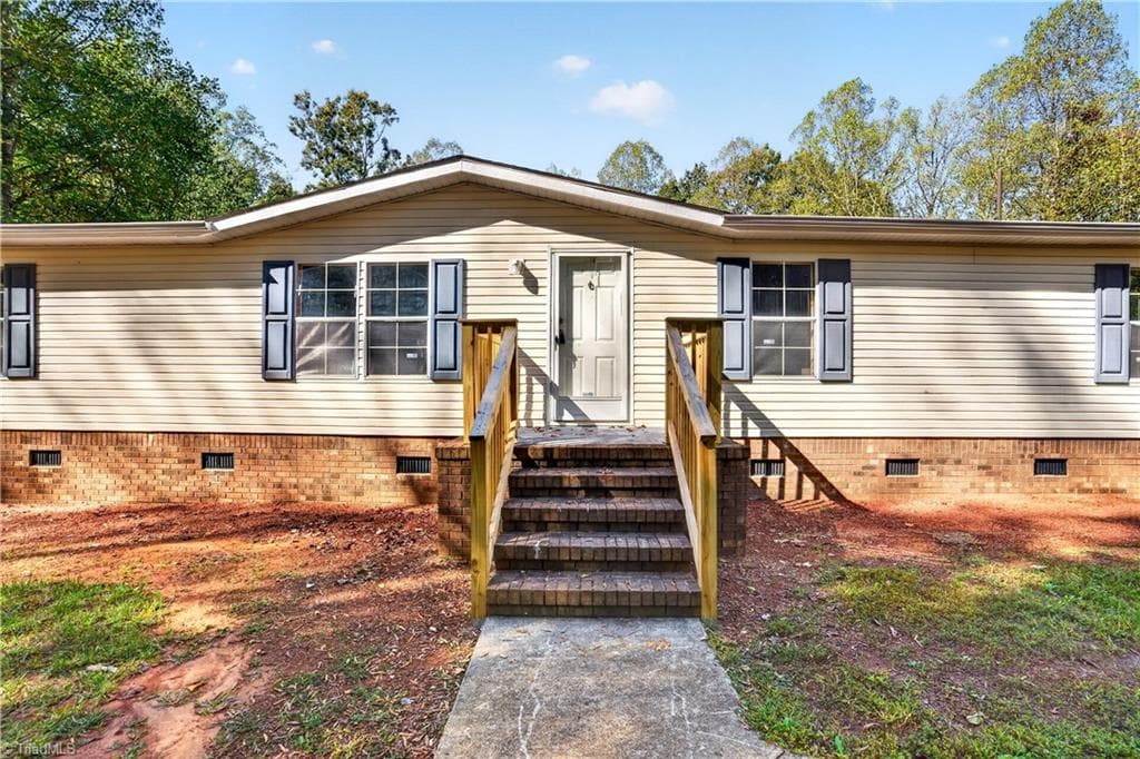 Manufactured Home at 1575 Rhodes Loop, Madison NC 27025, Madison, photo 5 of 50