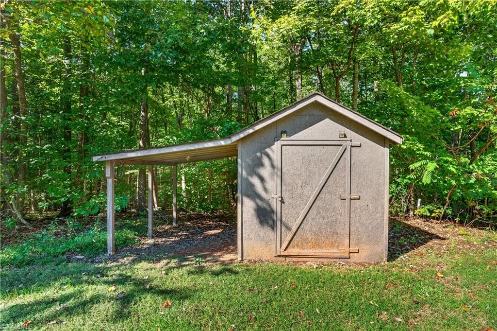 Manufactured Home at 1575 Rhodes Loop, Madison NC 27025, Madison, photo 15 of 50