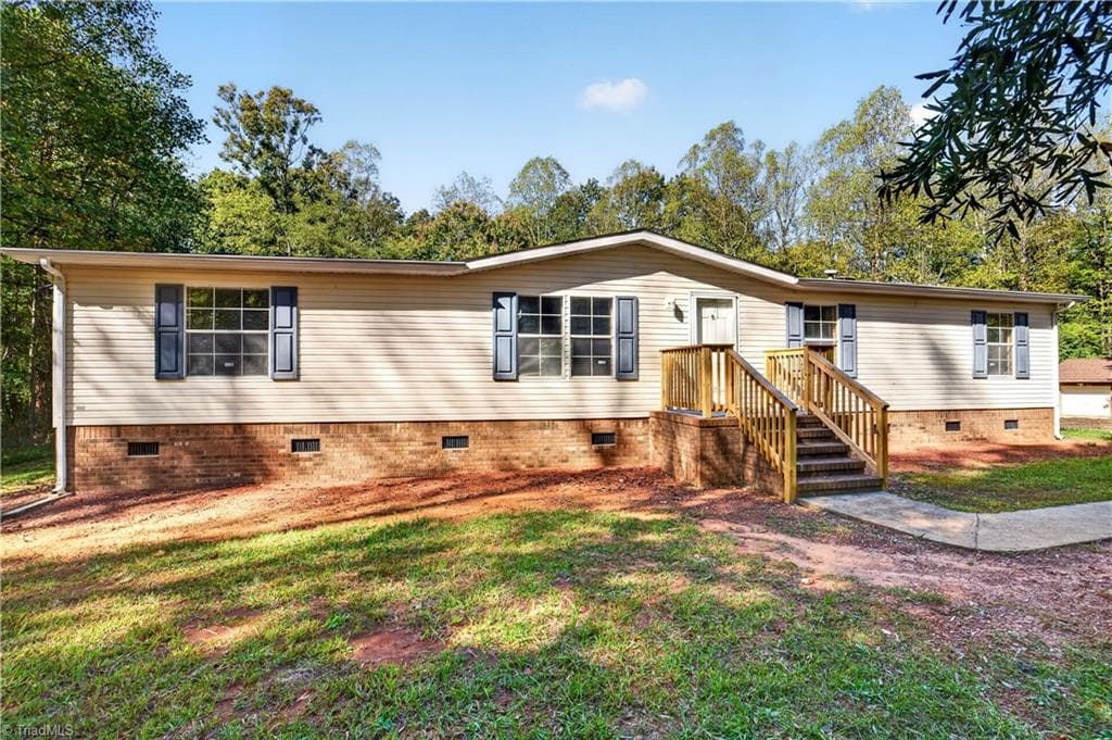 Manufactured Home at 1575 Rhodes Loop, Madison NC 27025, Madison, photo 4 of 50